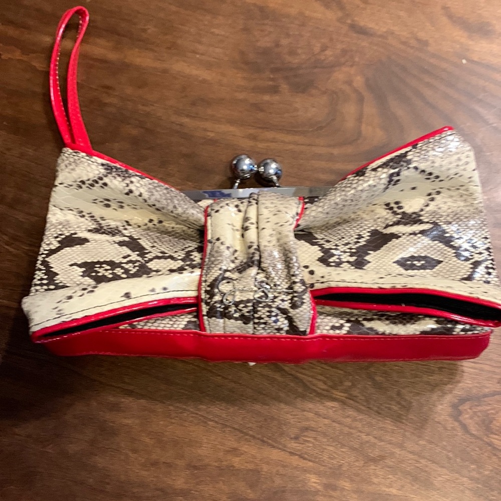 OMG! NWOT Jessica Simpson clutch